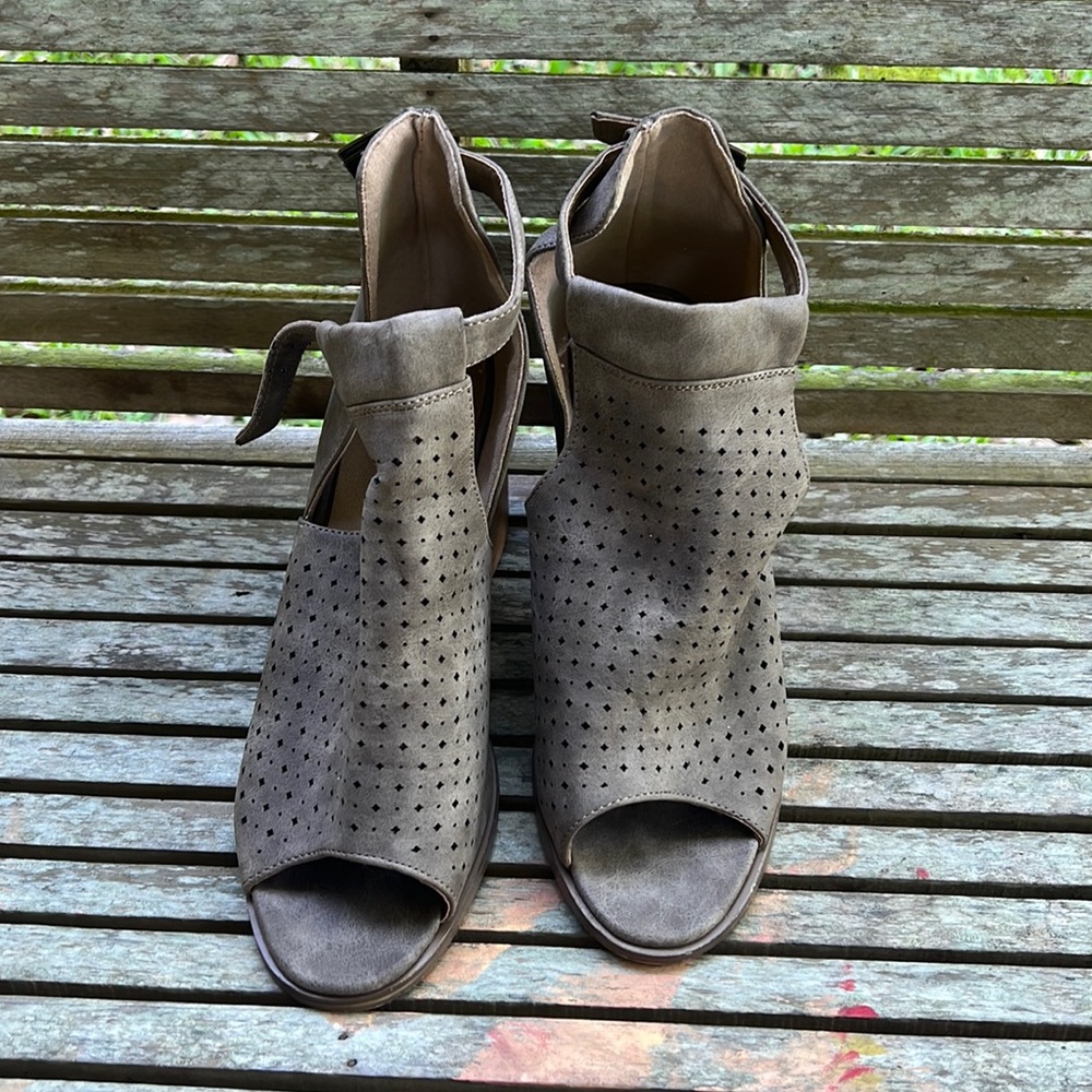 Mark & Maddux booties